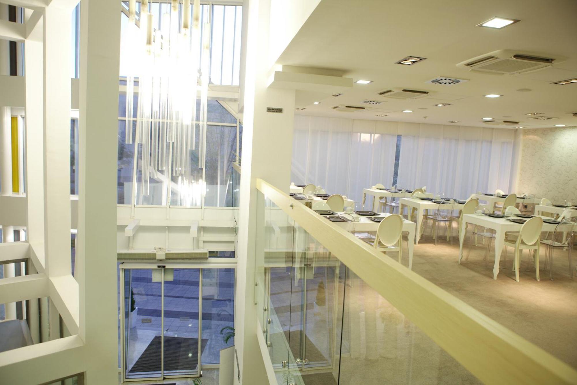 Garni Hotel Centar Новий Сад Ресторан фото